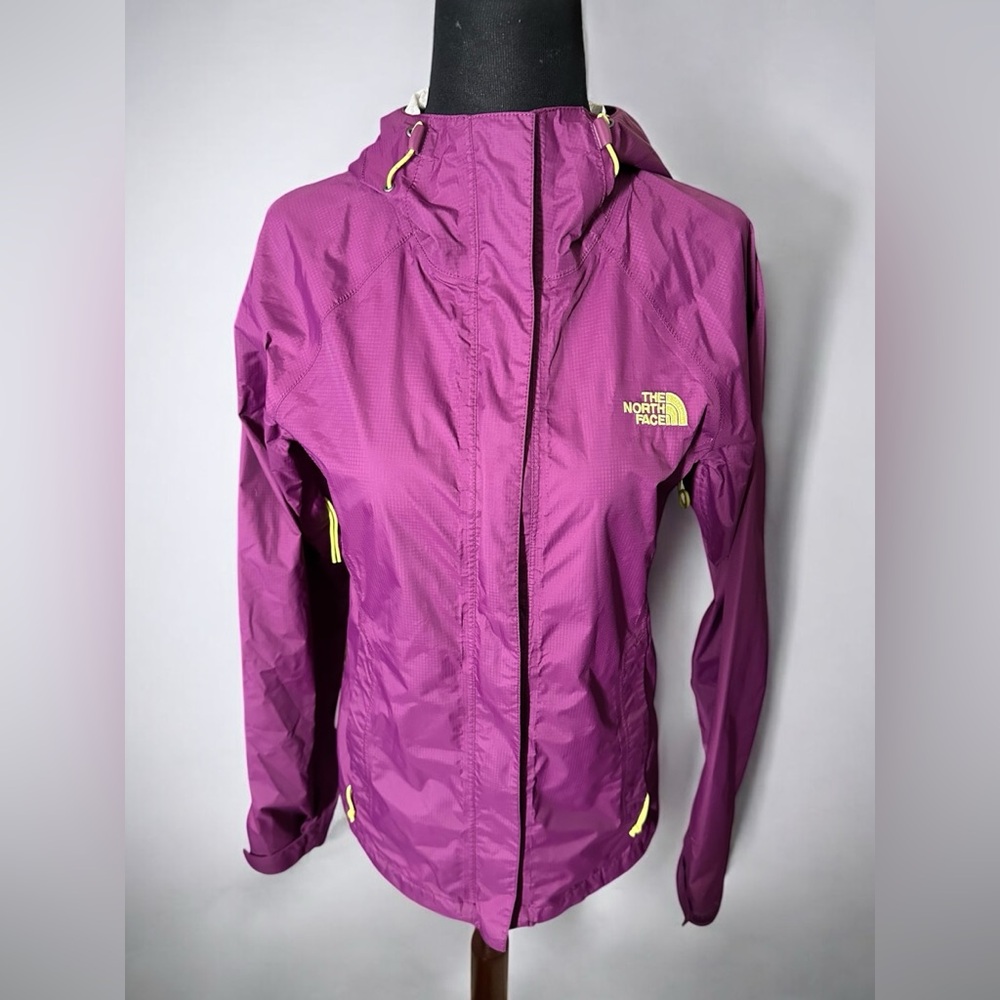 The North Face Women's Alta Vista Packable Rain Jacket in Magenta | Size XS